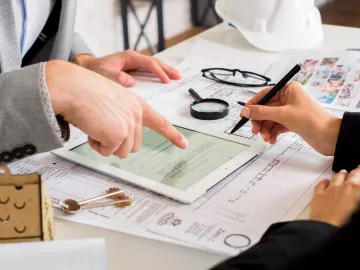 รู้ทันบ้าน ปลอดภัยไร้กังวล: วิธีตรวจสอบความมั่นคงของโครงสร้างบ้าน (ผนัง, หลังคา, ฐานราก)